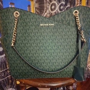 MICHAEL KORS JET SET LOGO